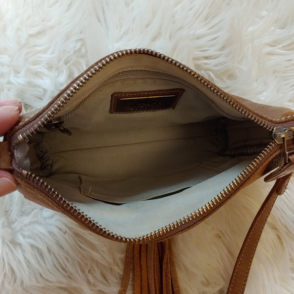 Roots brown Tribe leather crossbody bag (small) made in Canada 🇨🇦 - Picture 9 of 13
